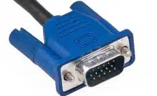 Branchez votre vidéoprojecteur sur votre PC avec un câble HDMI