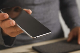 Smartphone reconditionné : ce que les coulisses du marché révèlent vraiment